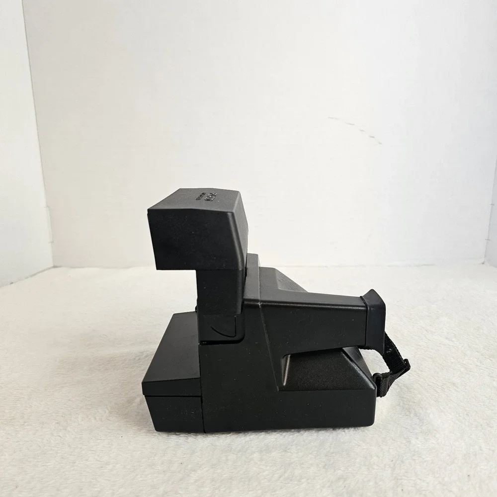 Vintage Polaroid Sun Autofocus 660 Instant Film Camera, Black (600 Instant Film)